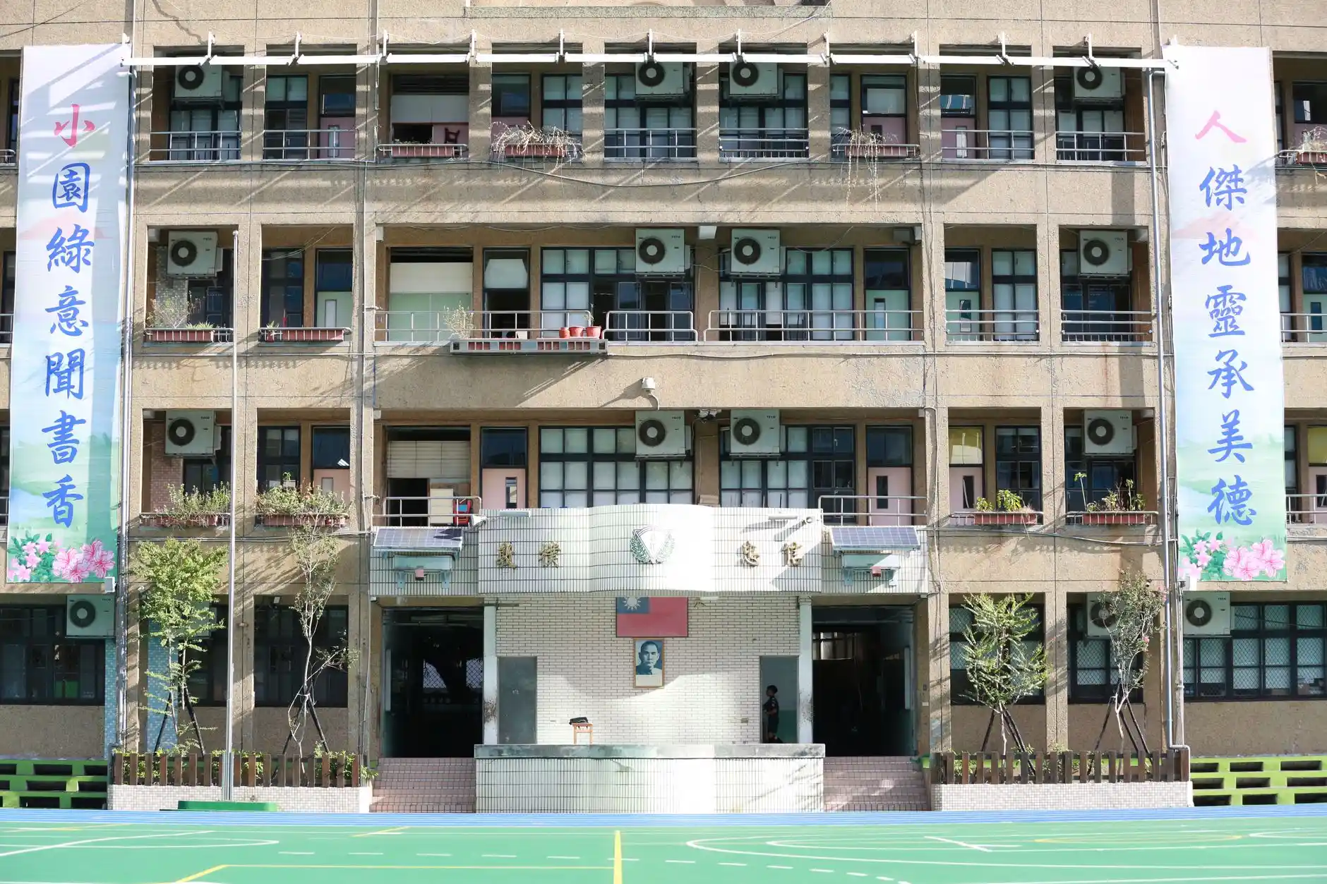 高雄國小教師校內墜樓不治校方啟動學生輔導