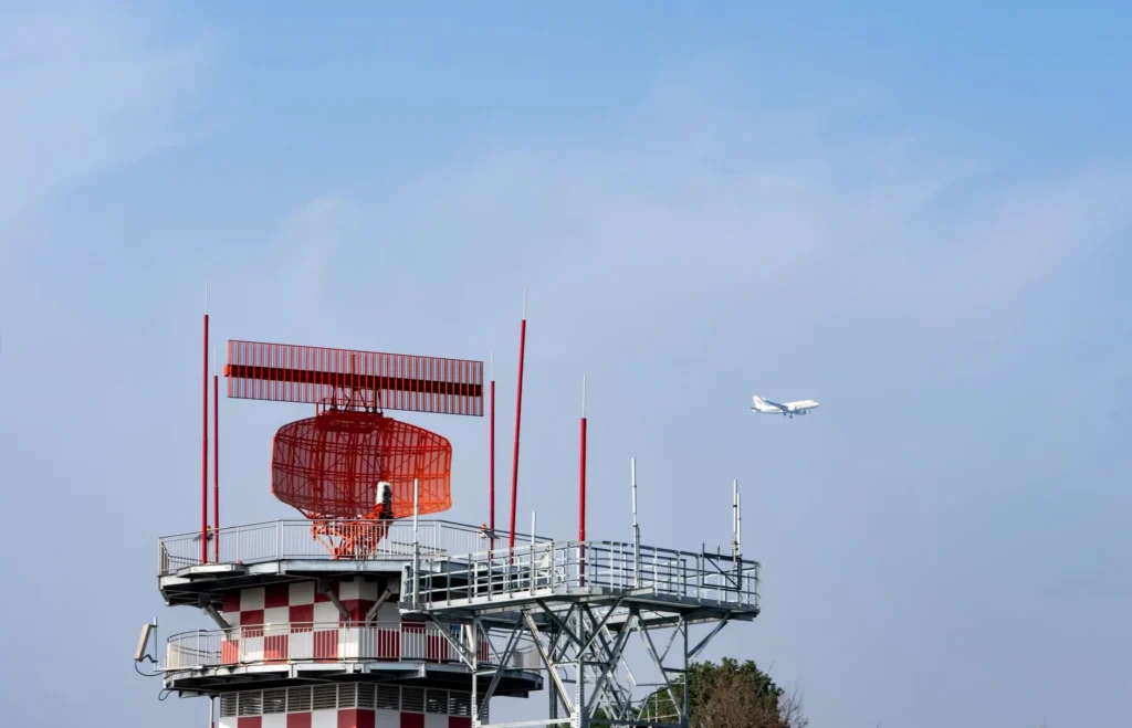 科威特領空短暫關閉後重開機場雷達遭攻擊