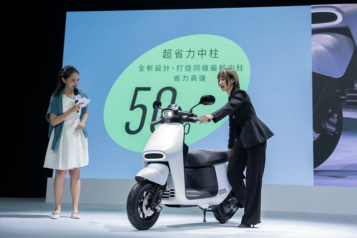 Lulu代言電動機車自曝感情觀！笑喊「我都負責騎車」　不愛坐後座：喜歡掌控方向