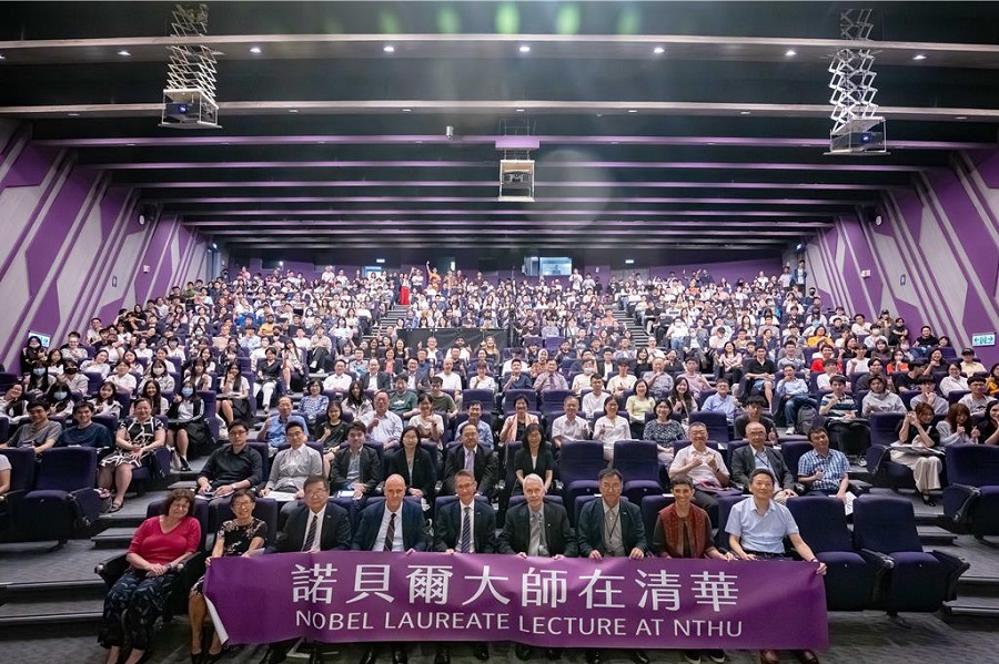 「諾貝爾大師在清華」系列活動吸引眾多校內外師生與民眾參與,現場座無虛席。(清大提供)