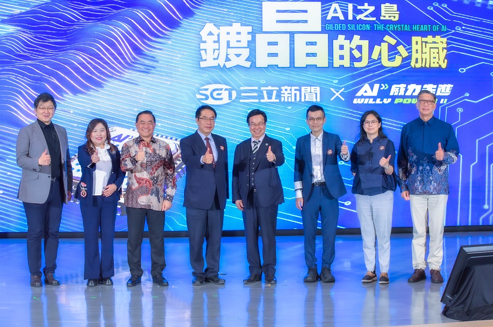 由三立集團舉辦的「鍍晶的心臟」南科站,邀請到包含台南市長黃偉哲、數位發展部次長楊佳玲、立法委員蔡易餘、威力先進董事長王文欽等產官學界出席。圖片提供:三立新聞