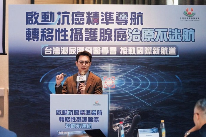 高雄長庚紀念醫院泌尿科主任羅浩倫說明若PSA指數持續回升,就像儀表板亮起警示燈,提醒醫療團隊進一步結合男性荷爾蒙濃度、症狀與影像評估病程。(圖/台灣泌尿腫瘤醫學會提供)